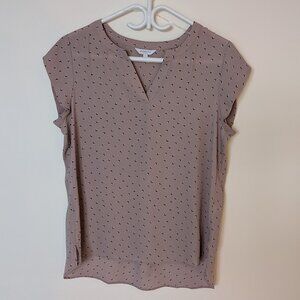 Reitmans R Essentials - Cap Sleeve Split V-Neck Blouse / Blouse manches courtes